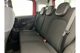 Interno sedili posteriori, dal lato guidatore