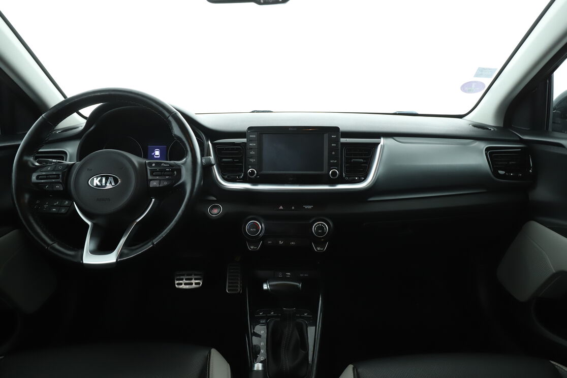 Intérieur avant de l'habitacle depuis le siège arrière