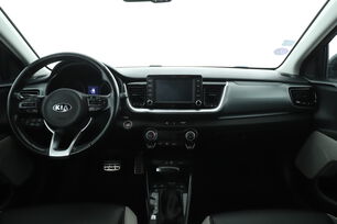 Intérieur avant de l'habitacle depuis le siège arrière