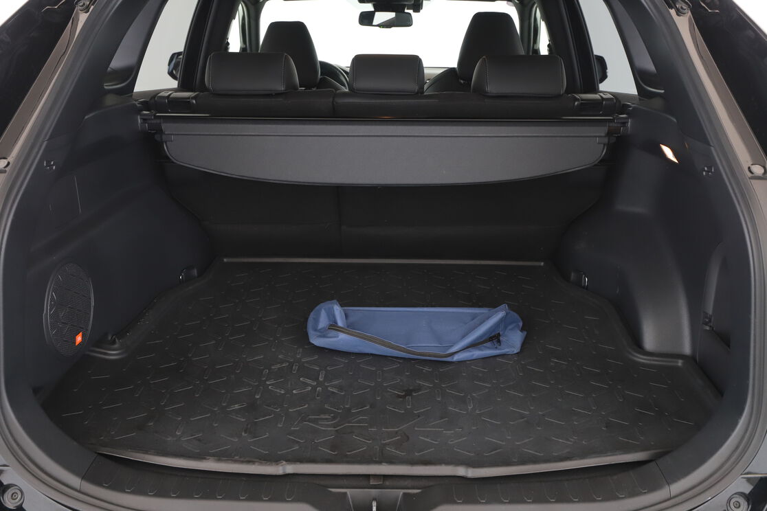 carDetails.imgAlt.interior.14