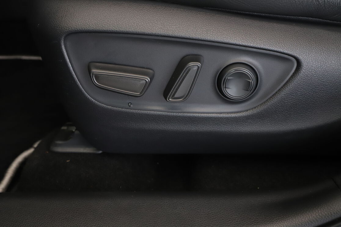 carDetails.imgAlt.interior.11
