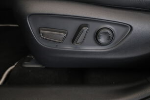 carDetails.imgAlt.interior.11