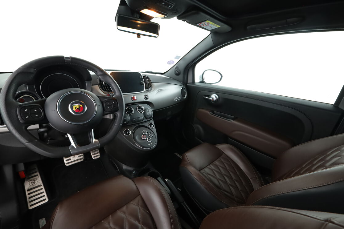 Intérieur côté conducteur 2