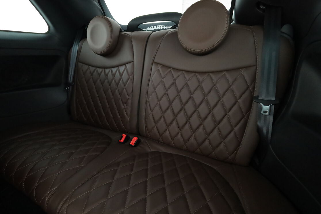 Intérieur sièges arrière depuis le côté conducteur