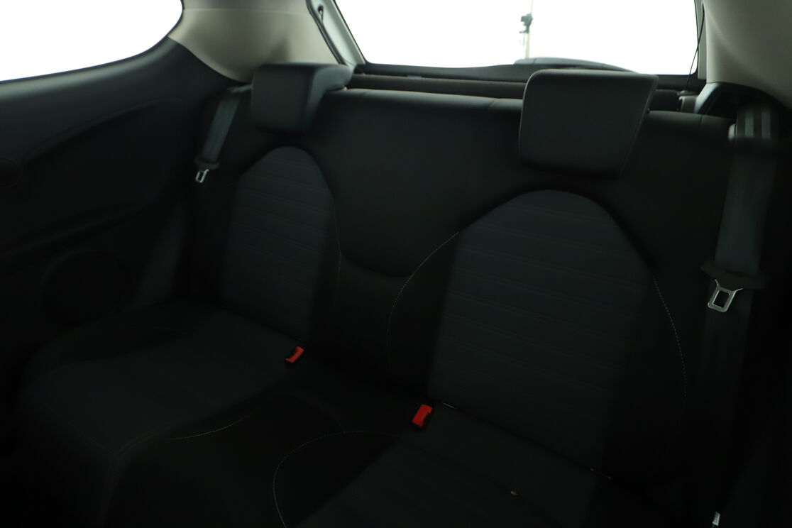Interno sedili posteriori, dal lato guidatore