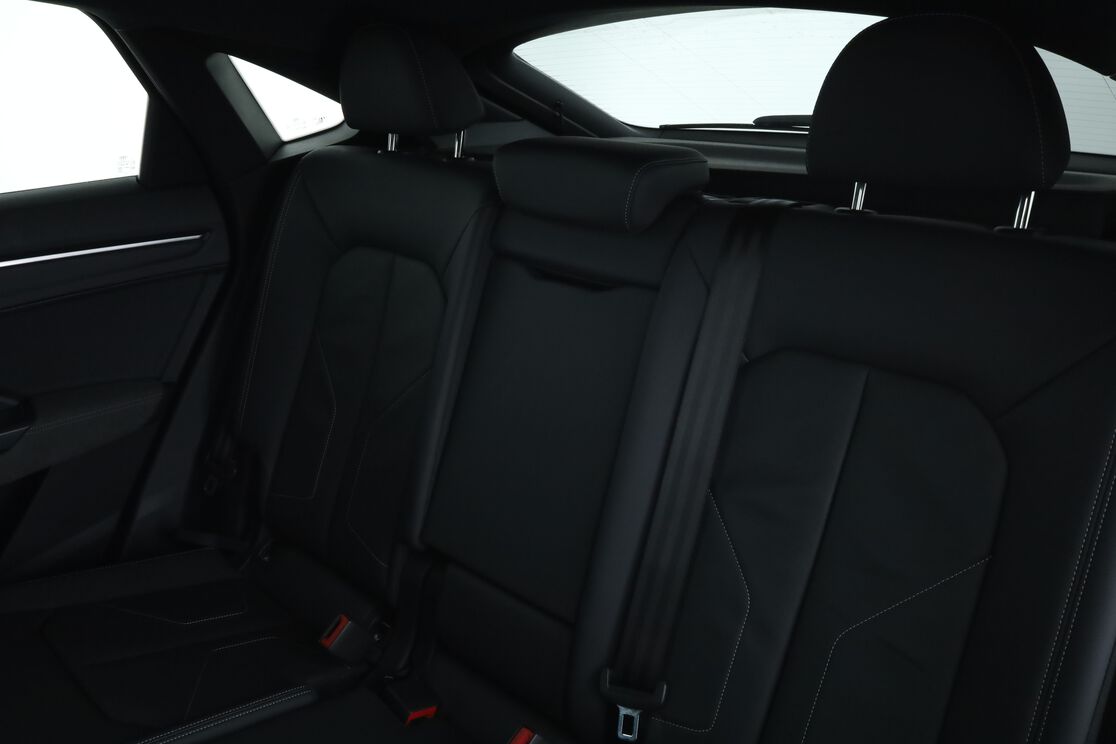Intérieur sièges arrière depuis le côté conducteur