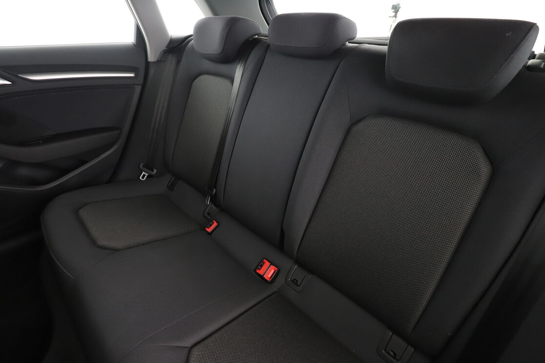 Interno sedili posteriori, dal lato guidatore