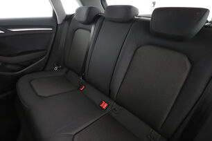 Interno sedili posteriori, dal lato guidatore