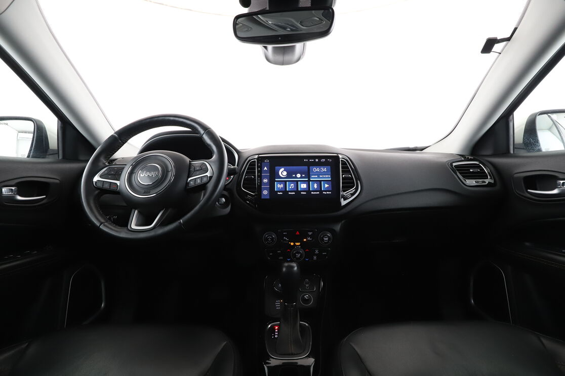 Deska rozdzielcza z tylnego siedzenia