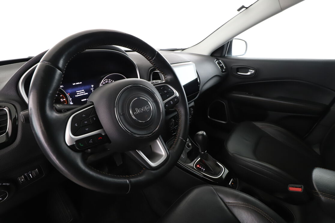 Wnętrze od strony kierowcy 2