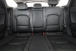 Intérieur sièges arrière depuis le côté conducteur