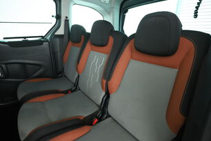 Intérieur sièges arrière depuis le côté conducteur