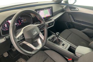 carDetails.imgAlt.interior.11
