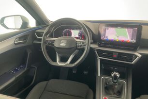 carDetails.imgAlt.interior.13