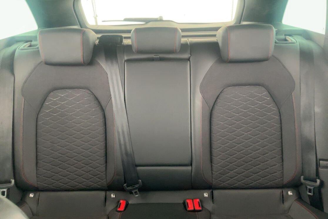 carDetails.imgAlt.interior.15