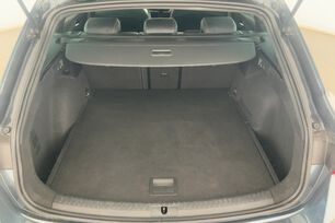 carDetails.imgAlt.interior.9