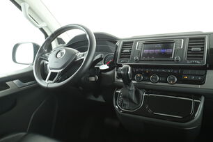 Innenraum der Fahrerseite vom Rücksitz