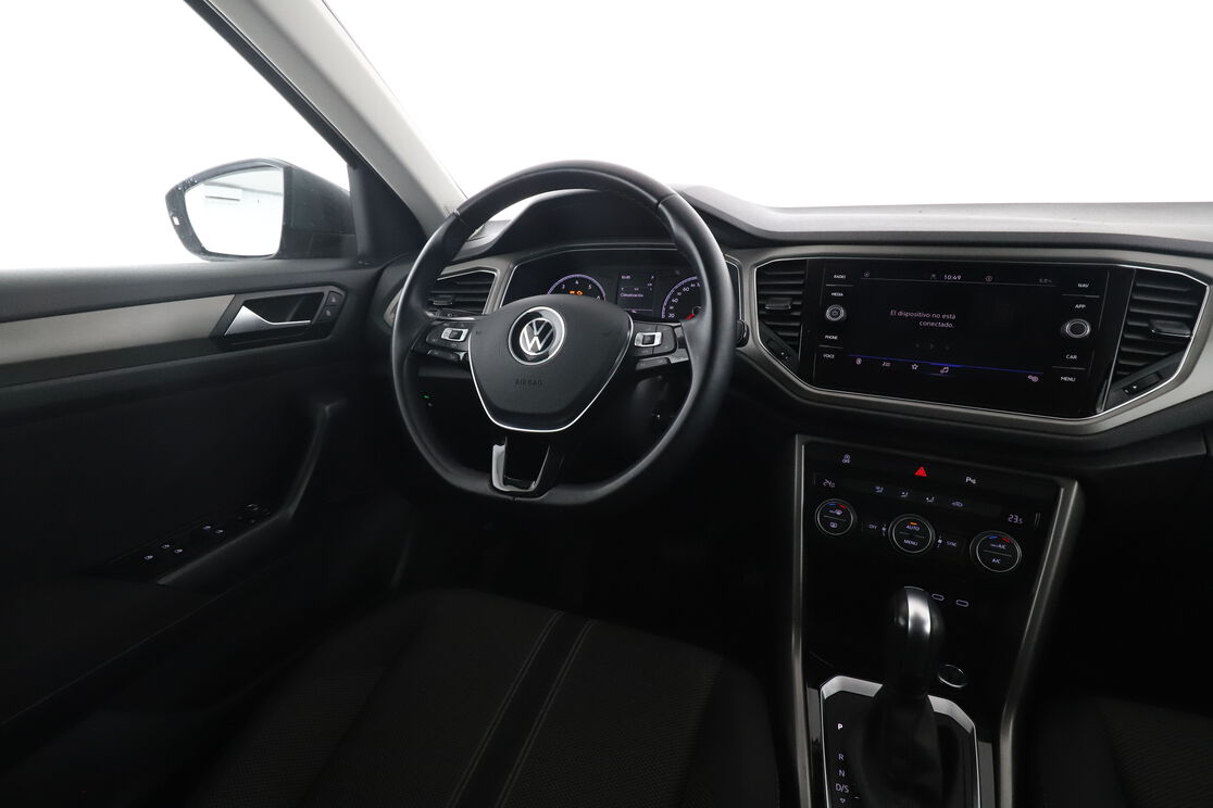 Interior lado del conductor desde el asiento trasero