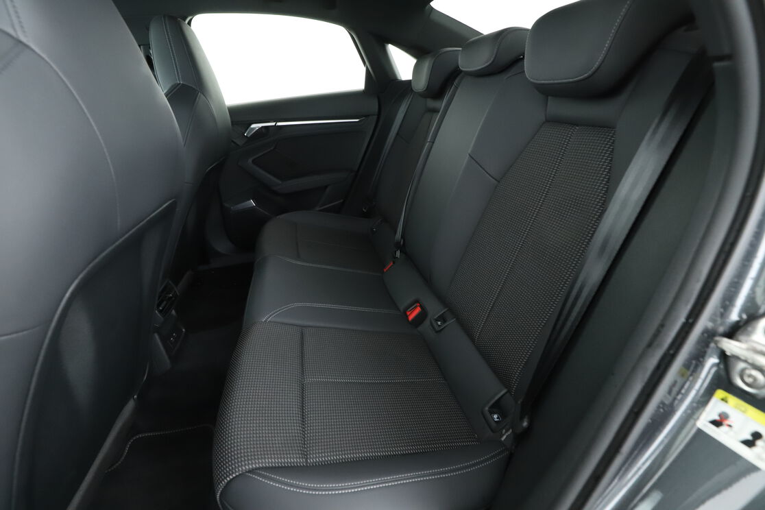 Intérieur sièges arrière depuis le côté conducteur