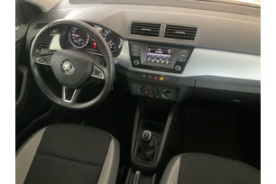 Interno lato guidatore, dal sedile posteriore