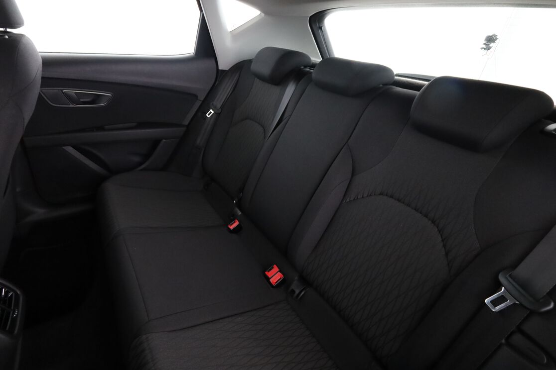 Interior asientos traseros lado del conductor
