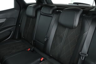 Intérieur côté conducteur depuis le siège arrière