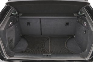 carDetails.imgAlt.interior.9