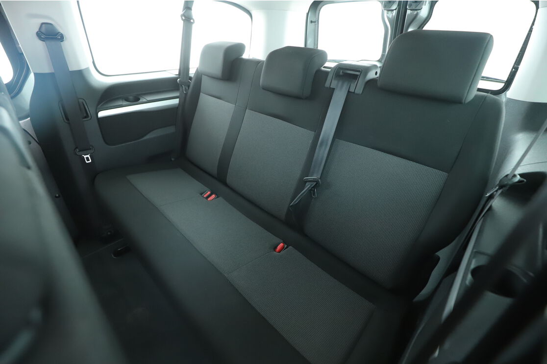 Intérieur côté conducteur depuis le siège arrière