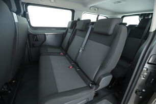 Intérieur avant de l'habitacle depuis le siège arrière