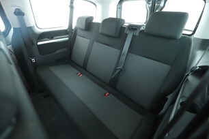 Intérieur côté conducteur depuis le siège arrière