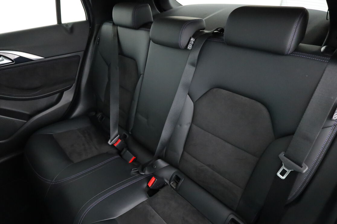 Intérieur sièges arrière depuis le côté conducteur