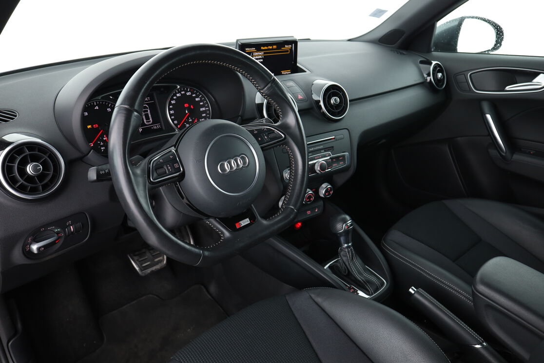 Intérieur côté conducteur 2
