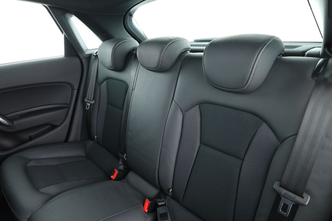 Intérieur sièges arrière depuis le côté conducteur