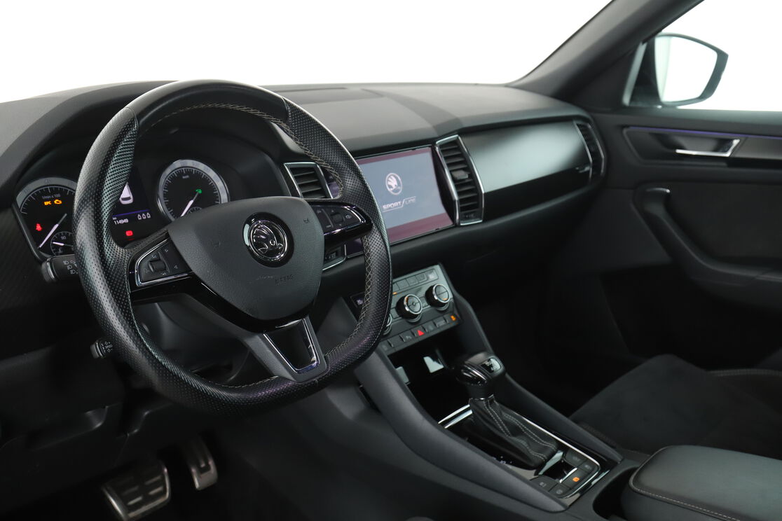 Innenraum auf der Fahrerseite 2