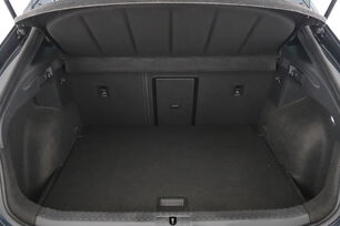 carDetails.imgAlt.interior.9