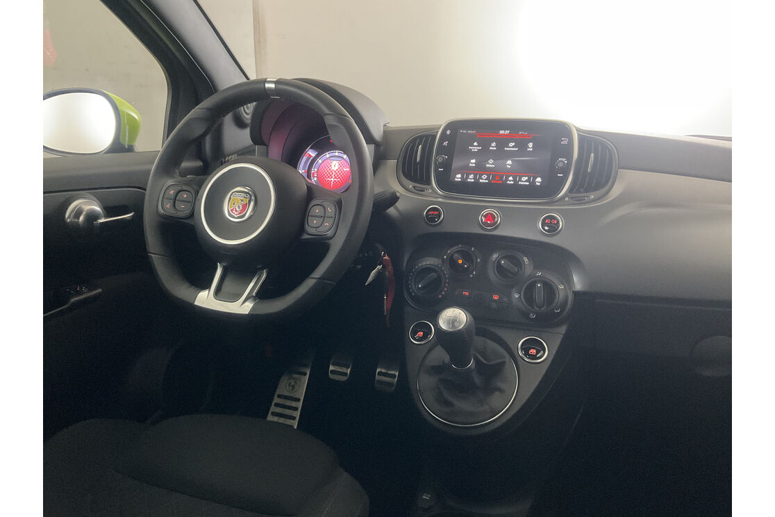 Interno lato guidatore, dal sedile posteriore