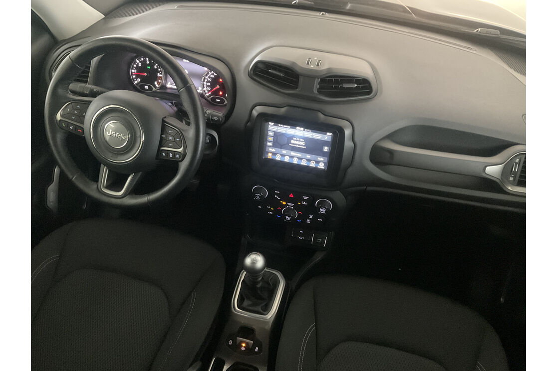 Interno lato guidatore, dal sedile posteriore