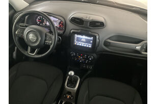 Interno lato guidatore, dal sedile posteriore