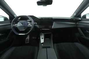 Intérieur avant de l'habitacle depuis le siège arrière