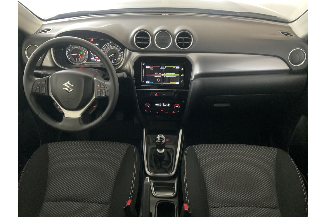 Interno anteriore dell'abitacolo, dal sedile posteriore