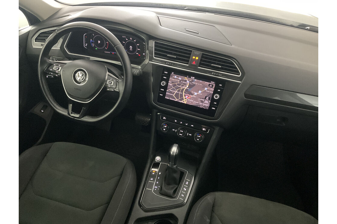 Interno lato guidatore, dal sedile posteriore