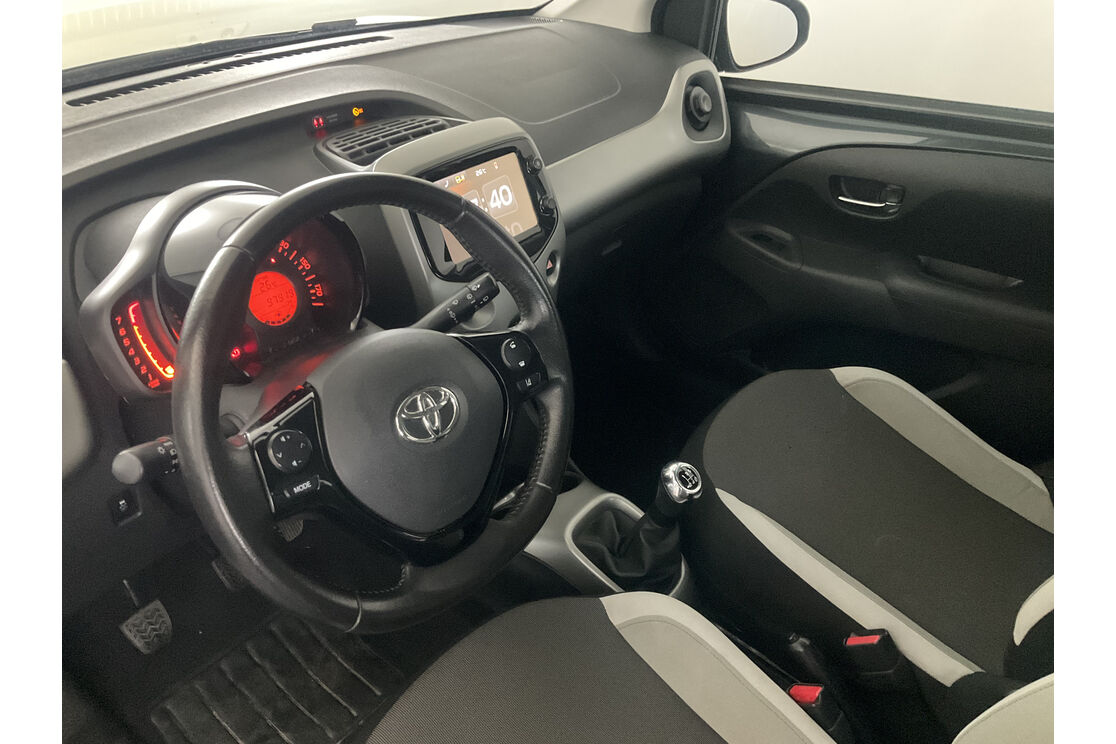 Innenraum auf der Fahrerseite 2