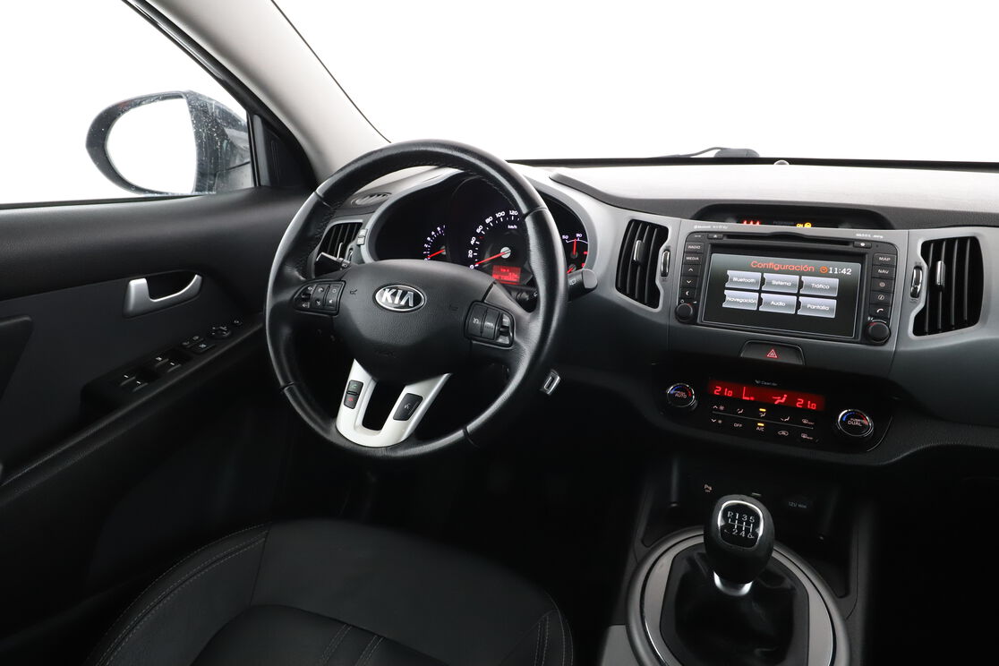 Interior frontal de la cabina desde el asiento trasero