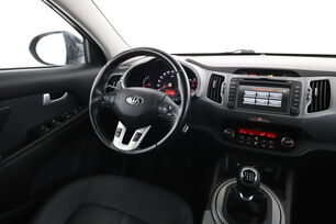 Interior frontal de la cabina desde el asiento trasero