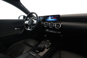Intérieur côté conducteur depuis le siège arrière