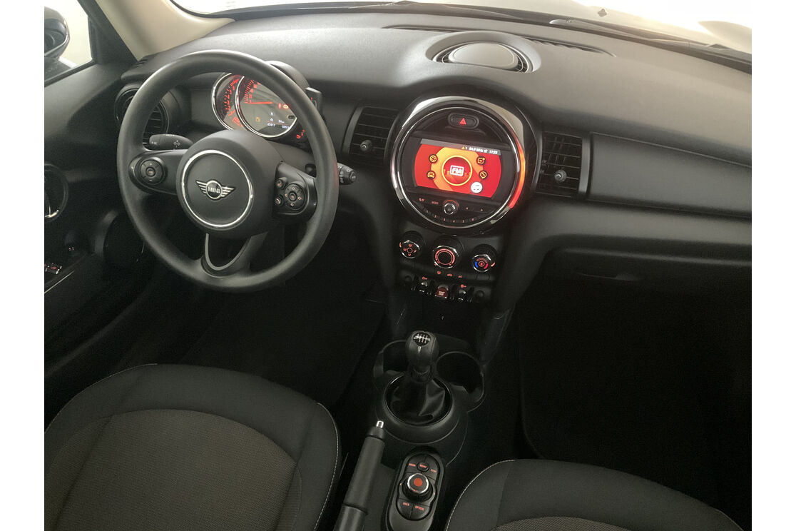 Interno lato guidatore, dal sedile posteriore