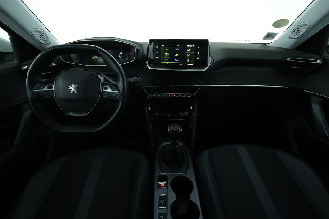 Intérieur avant de l'habitacle depuis le siège arrière