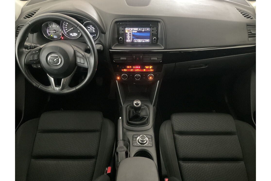 Interno anteriore dell'abitacolo, dal sedile posteriore