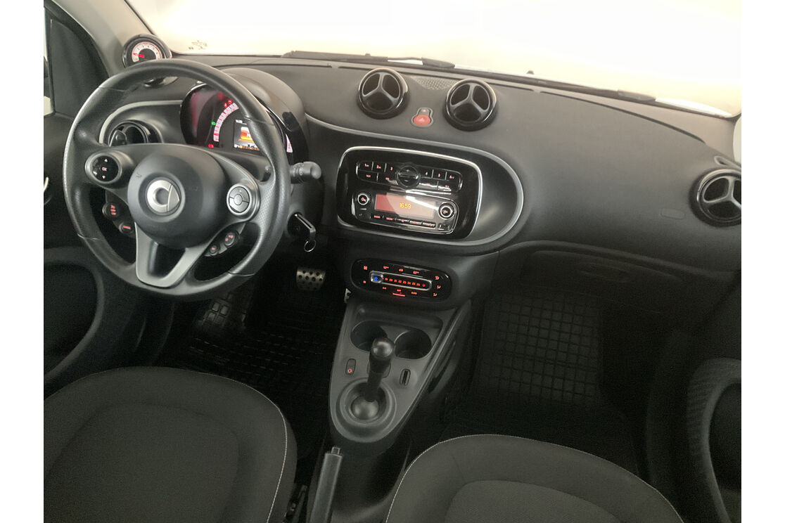Interno lato guidatore, dal sedile posteriore