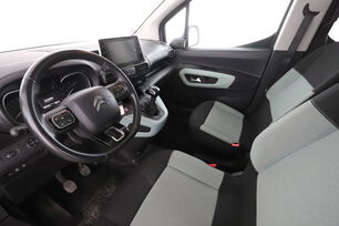 Intérieur côté conducteur depuis le siège arrière